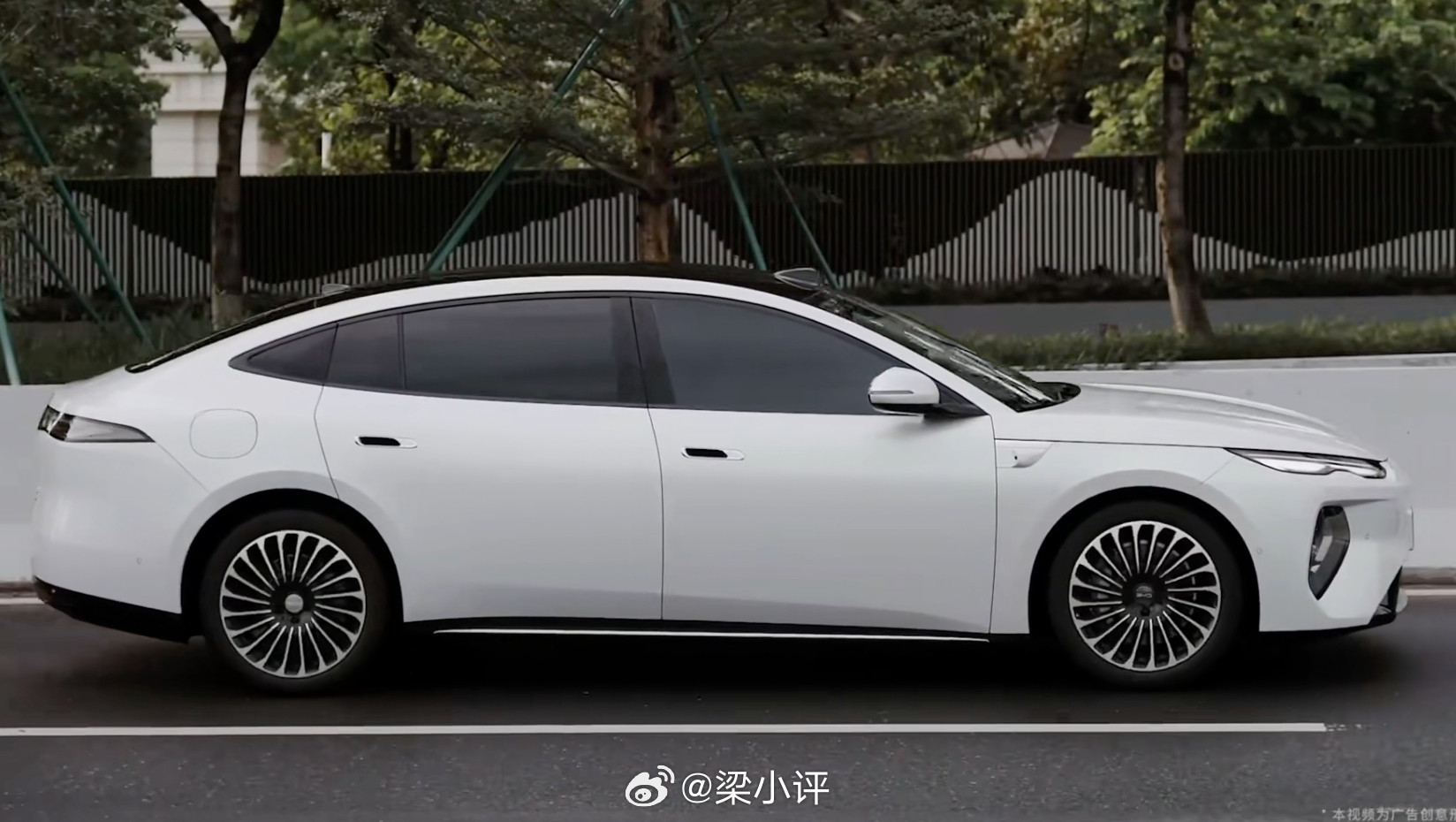 今晚发布的比亚迪海豹08轿车，感觉比亚迪海豹08价格中配配置性价比很不错，二代刀