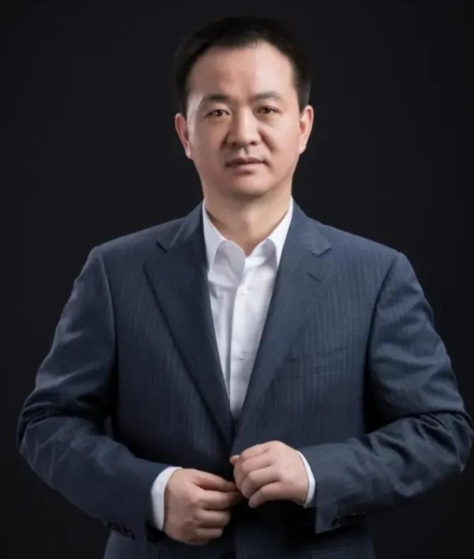 说实话，俞发祥放在浙商里，真算是草根逆袭的代表人物从白手起家，到手里握着好几家