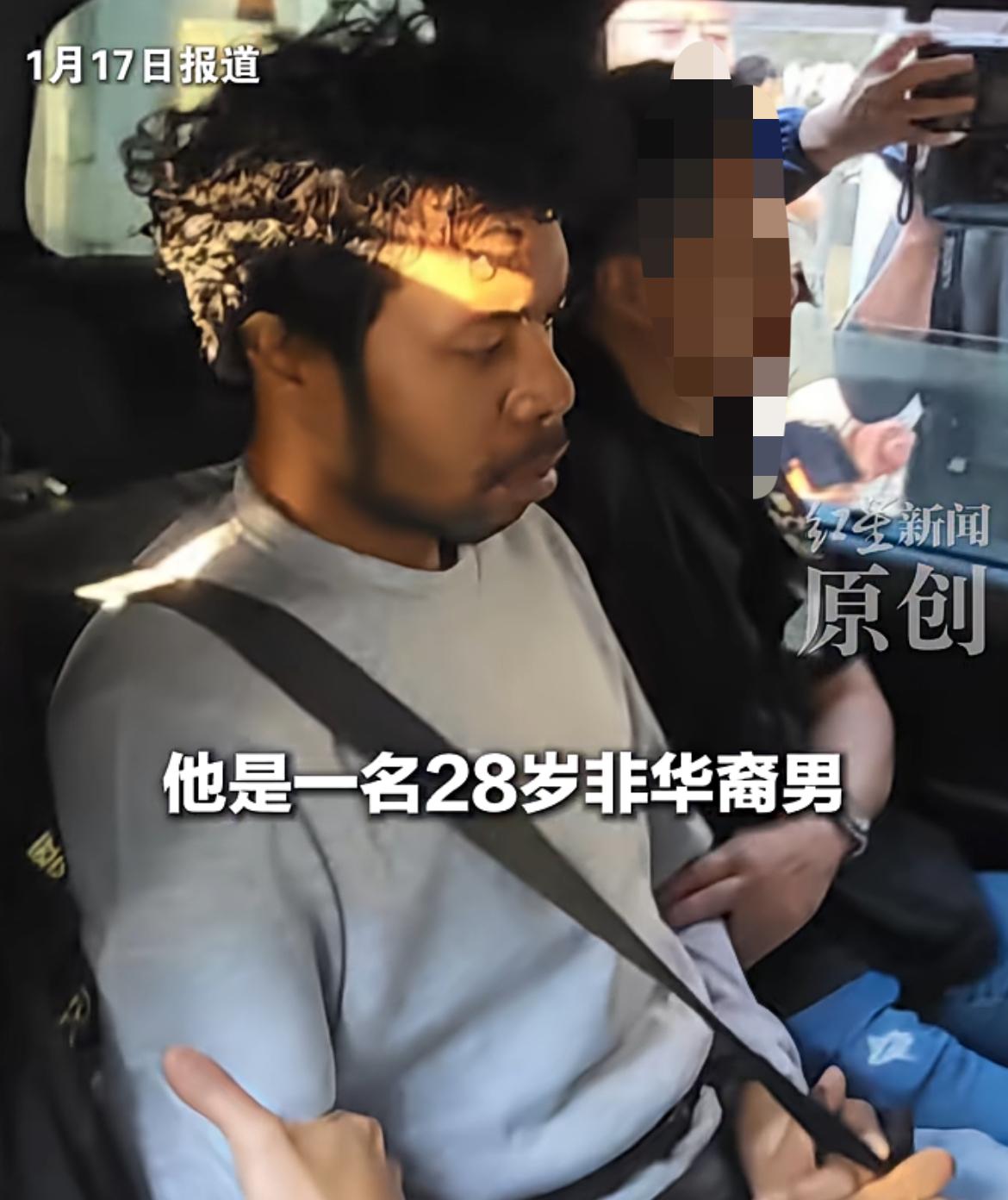 香港35岁女子被吃软饭非洲男友无故杀害，藏尸床底，男友潜逃内地。这名非洲裔男子拥