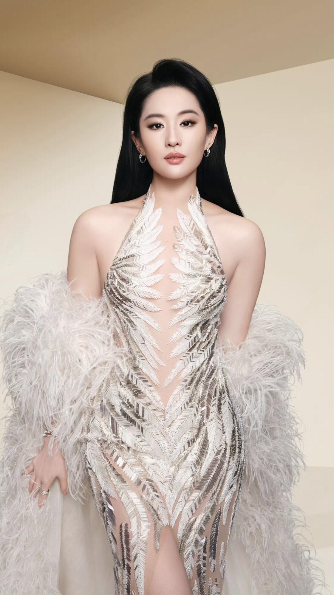 人这一生，走走停停，追逐名利钱财，牵挂家人亲友，到头来细细思量，很多东西皆是过客