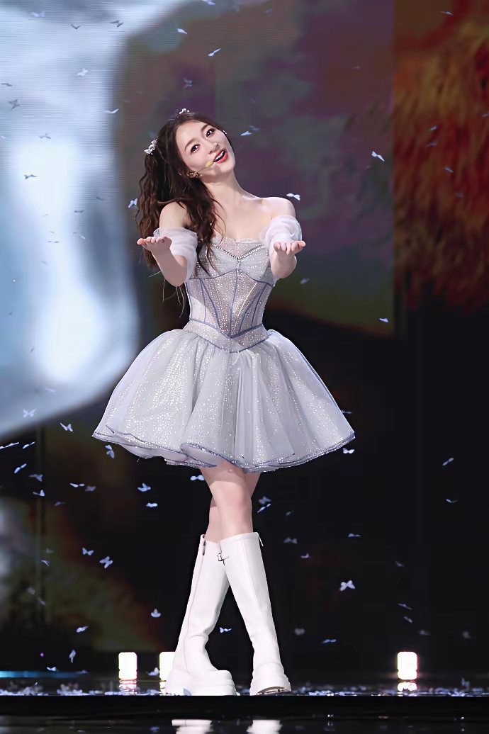 李小冉一公第一名演了30年戏的李小冉，恐怕做梦也不会想到自己在50岁时竟然因一首