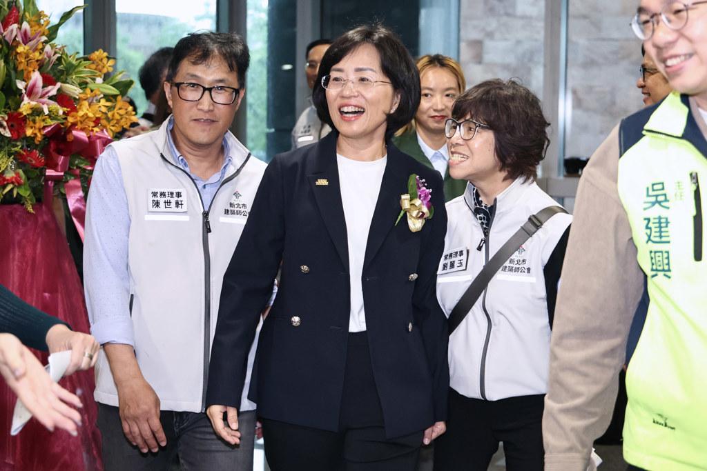 蓝营呛在毒油风波“神隐21天”　苏巧慧阵营反击：从不逃避蓝营指控苏巧慧在毒油风