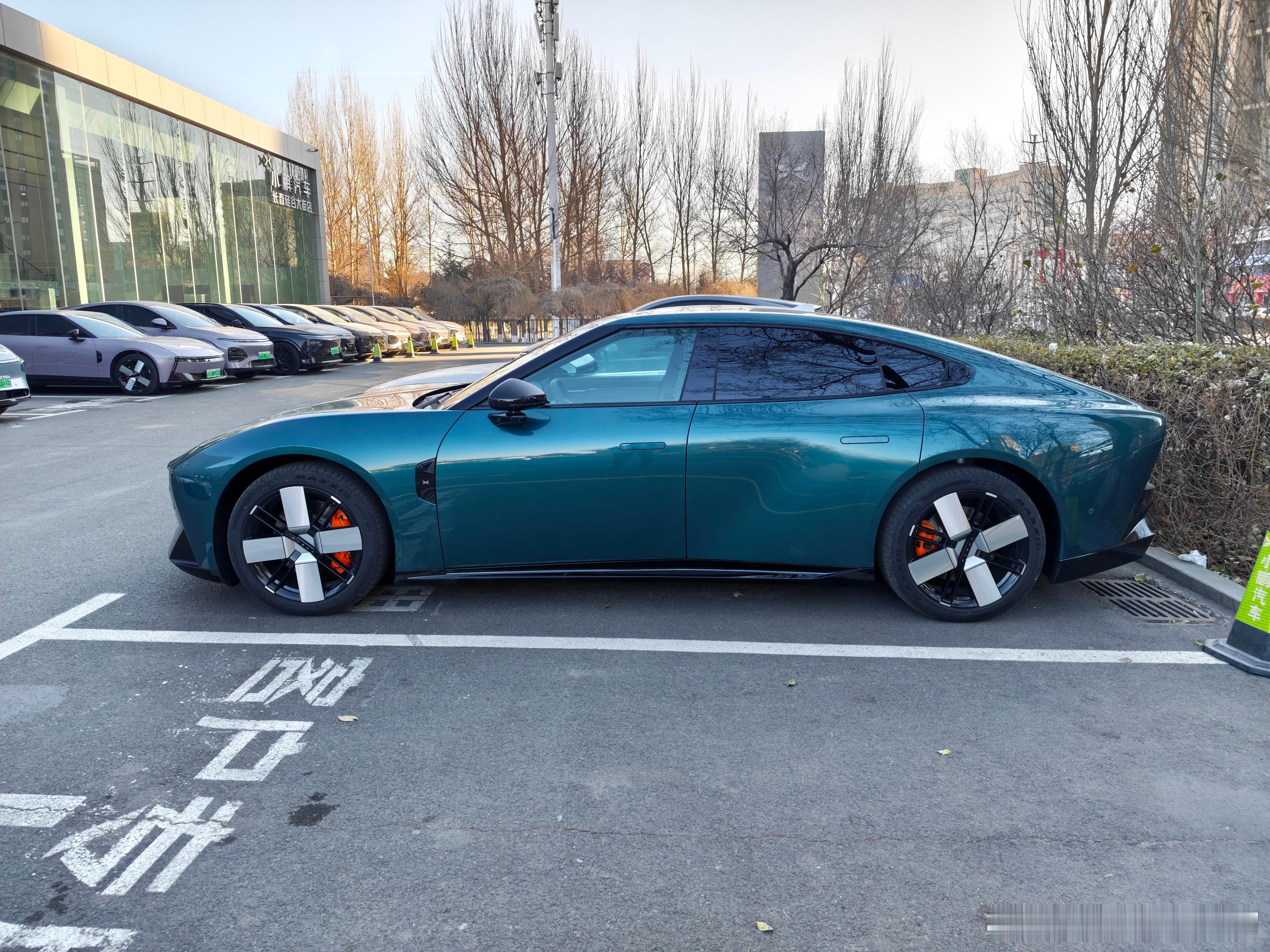 天光下真不赖这轮毂很抢眼