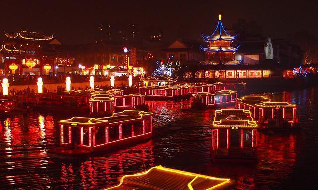 怎么可能？反向过年目的地南京没进前十，我心目中南京可是年味最浓的城市呢，老门东、