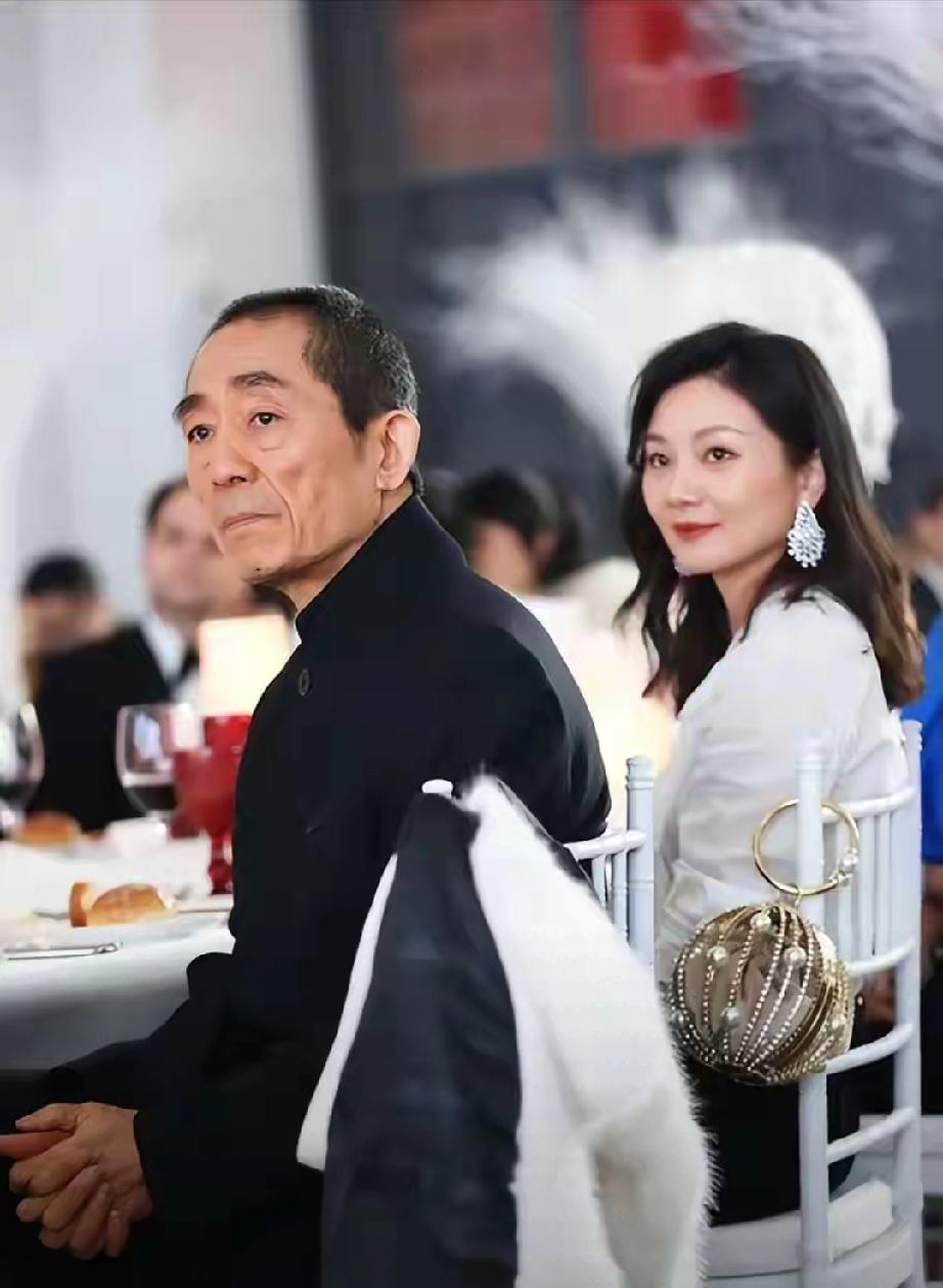 太争气！76岁张艺谋低调赴美，见证22岁儿子耶鲁圆满毕业近日，76