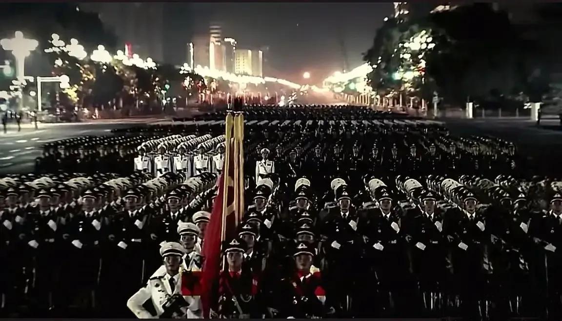 九三阅兵马上来临，网友呼叫法新社摄影师来一趟，他们的技术到了炉火纯青，拍出的肯定