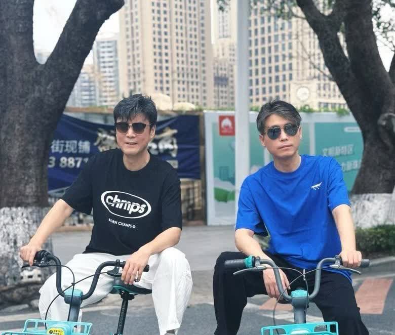 人没了，少了一个。唐旭说了，给李乃文说的，用嘴说的。李乃文不信，以为