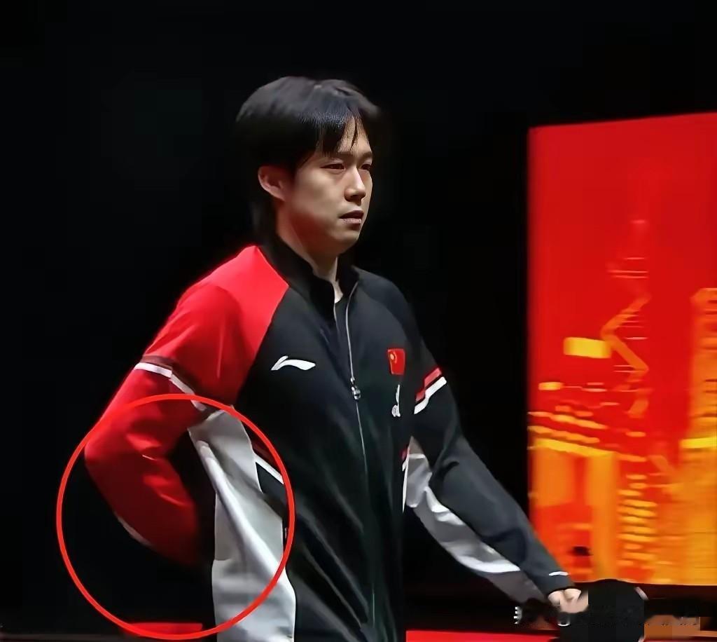 王楚钦这次选择退赛，确实面临一些实际困难。他本年度的两次退赛豁免权已经用完，这次