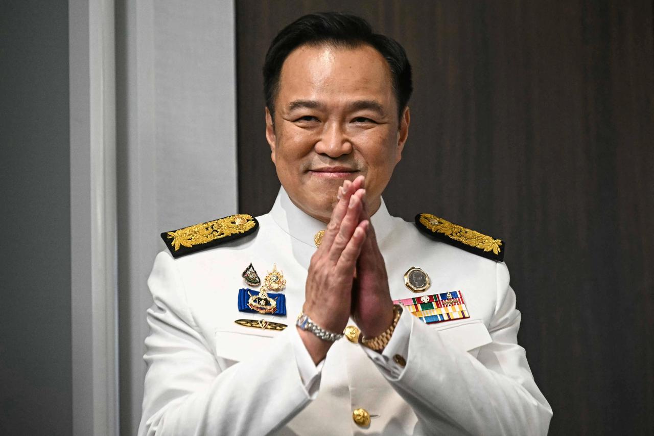 陆桥上不了桌？泰国总理访华回国后，正式宣布暂缓。 7月16日到20日，阿努廷