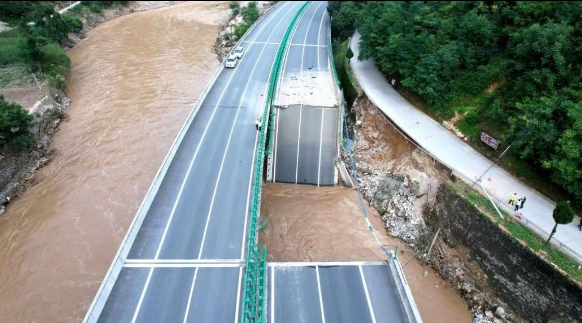陕西致62人死亡失踪高速桥梁垮塌细节2024年7月19日，20时40分，丹宁高速