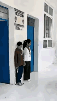 不懂就问：小姐姐为什么笑了？