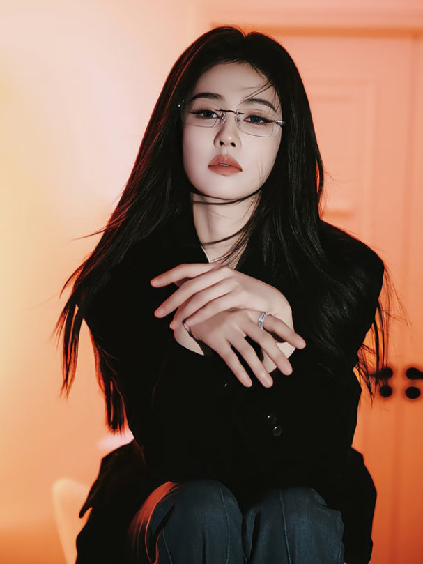 网友票选出最适合戴金丝眼镜的女明星：TOP9白鹿TOP8陈都灵TOP7张婧
