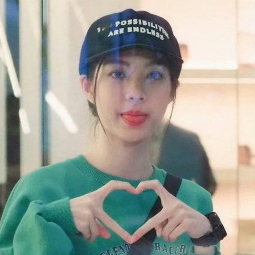 受不了这种每天一睁眼没有新鲜萌狗看的日子。。