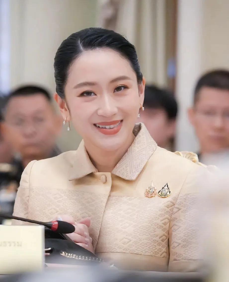 泰国三大总理将同台演讲！佩通坦自从担任文化部长一职后，并没有因职位降低而懈怠，