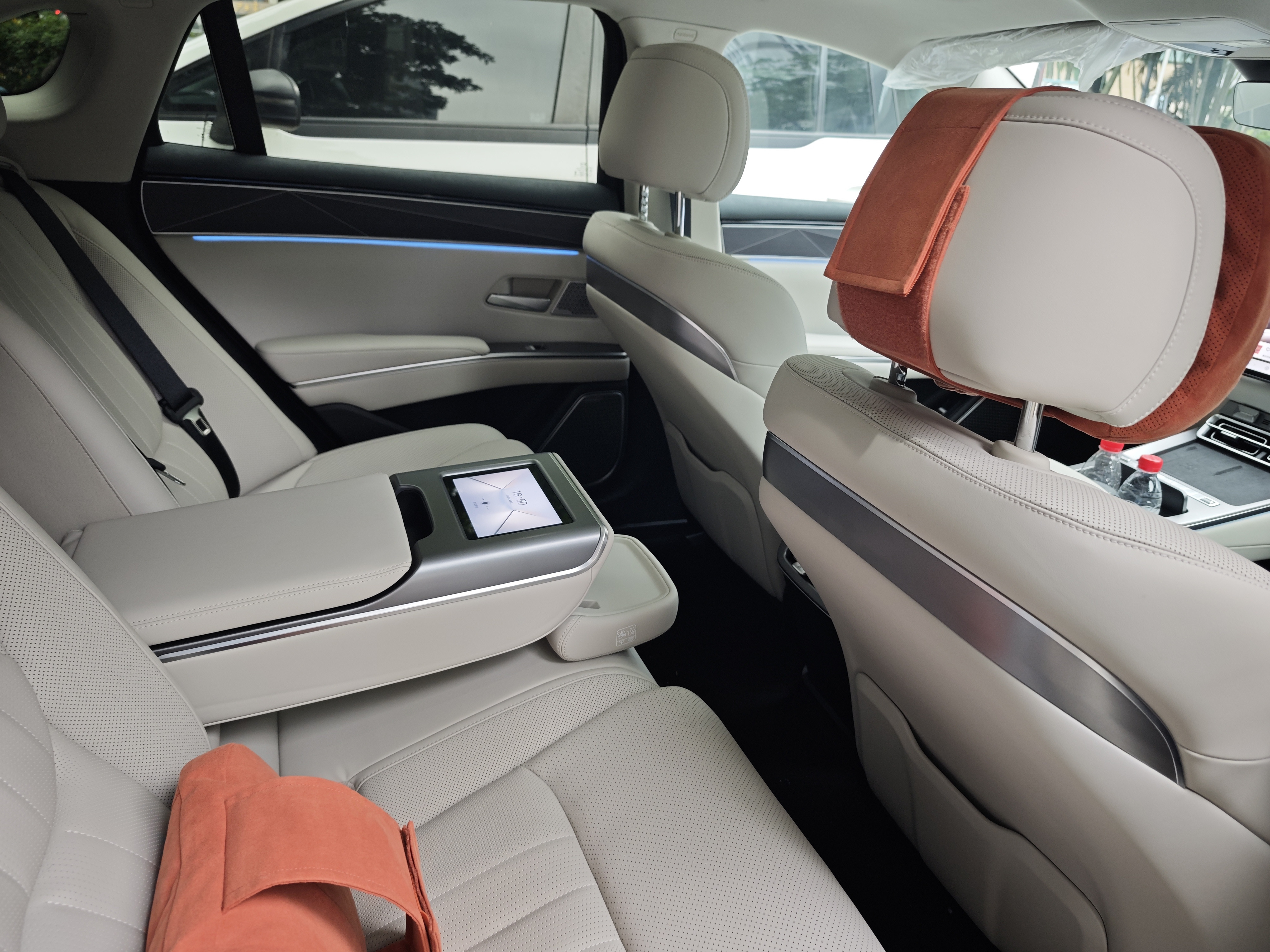 看了比亚迪的发布会，可能很多汉L唐L的兆瓦闪充老车主已经开始感觉到背刺，特别已经