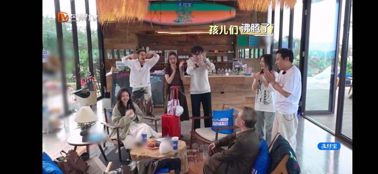 王鹤棣喜欢孙悟空，也跟大圣有过很多联系的影像，但他没有拿出来说，因为知道要把主场