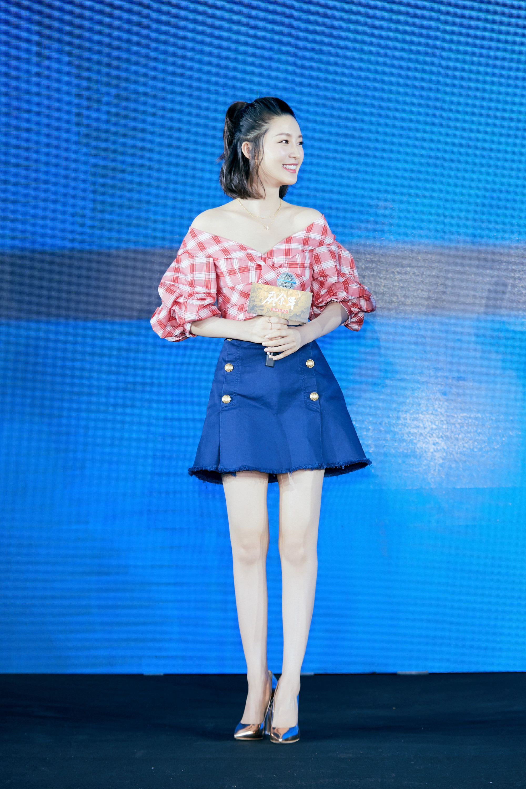 李沁，百变魅力穿搭，轻柔静谧。李沁