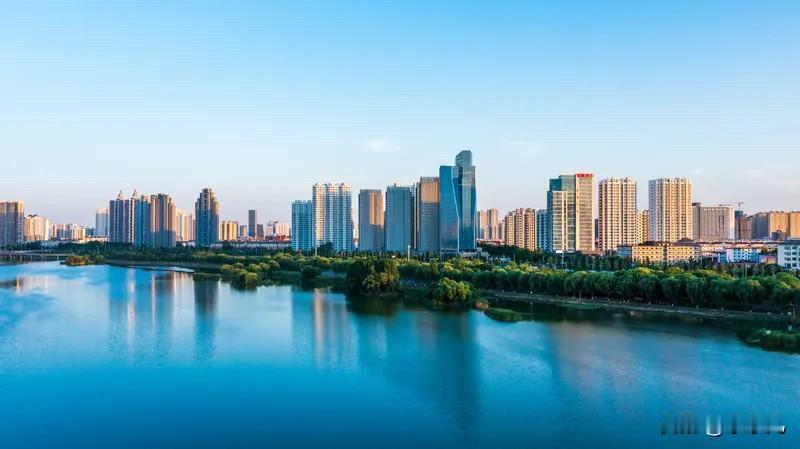 临沂楼市：从今年1月3日到8月6日的数据来看，兰山区房价从8400降至780