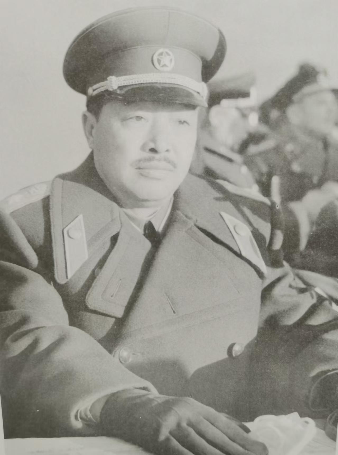 贺龙元帅的名字是谁起的？是爹妈吗？还真不是。是他自己吗？也不是。贺龙的原名叫贺文