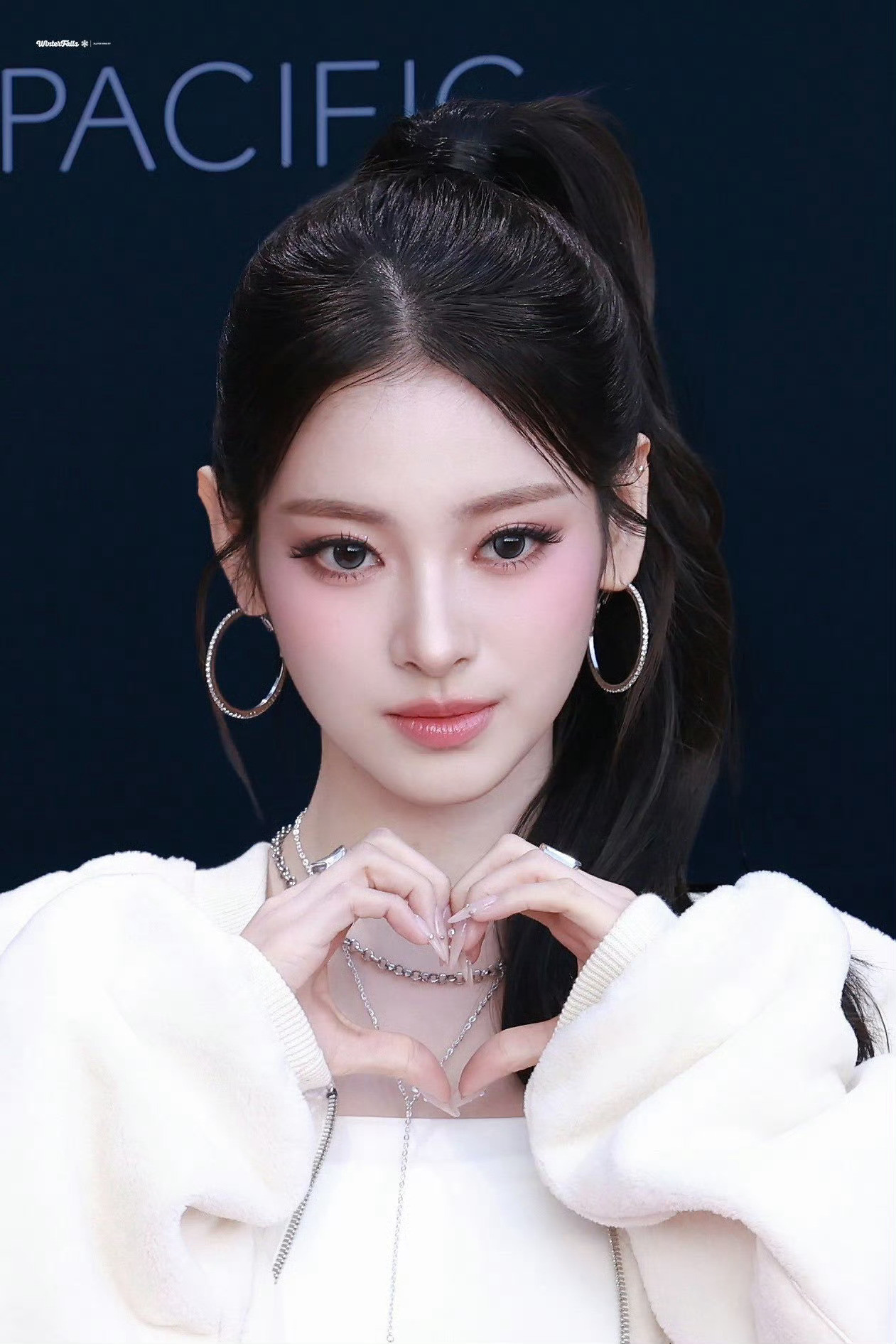 大圈耳环美的最恐怖如斯的一集….💫（Anna​​​