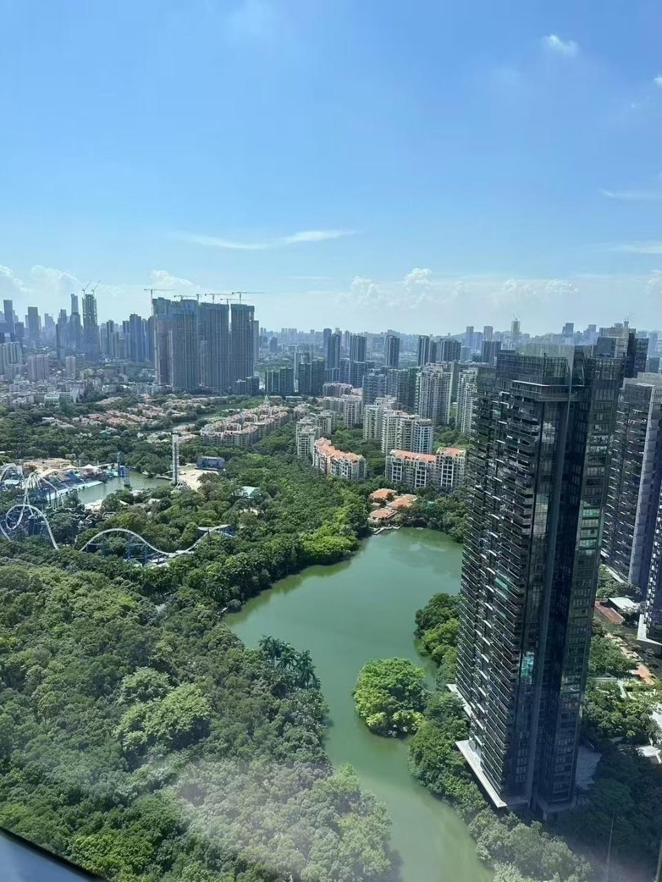 今天拍了深圳华侨城新天鹅堡三期，看湖景海景山景价值笋盘D栋楼王栋，面积123平