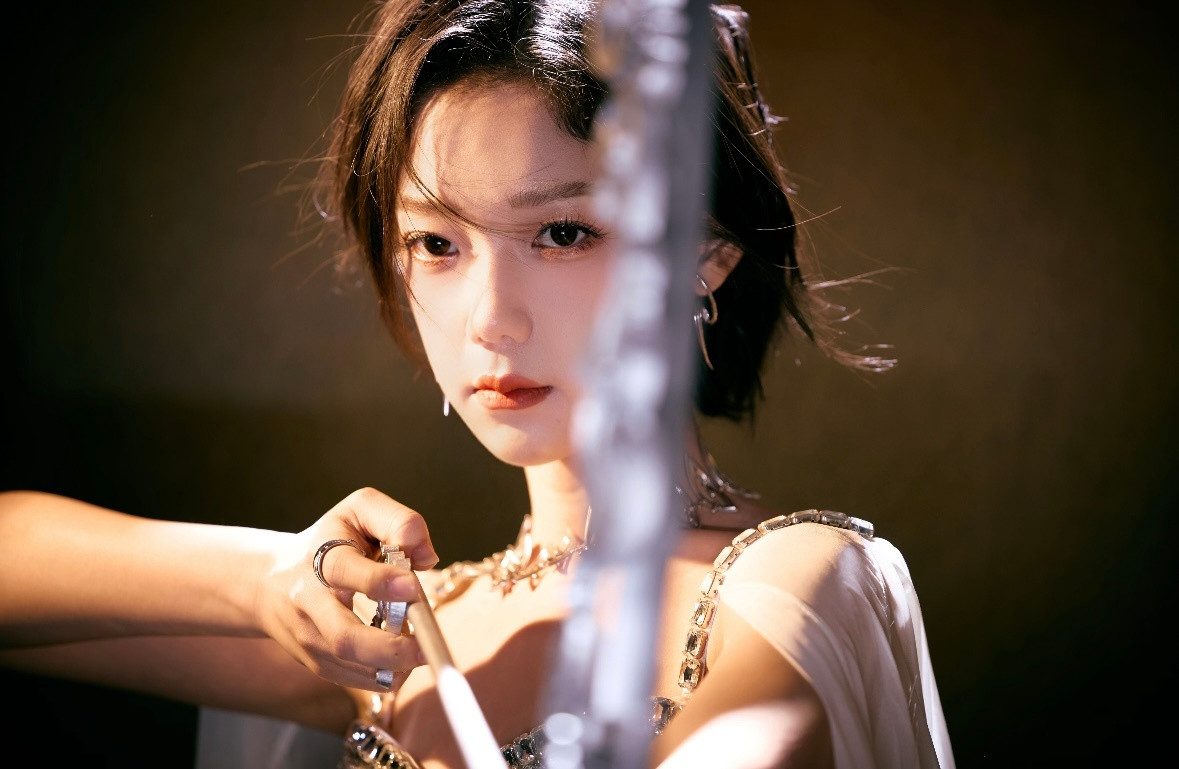 惊喜之夜节目单这位神女好飒好美[爱心][爱心]希林娜依高今日份妆造好好看，期待