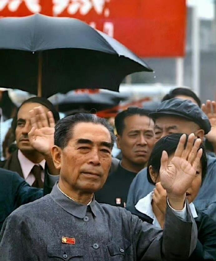 一张清晰的周总理照片，他是人民敬仰的总理！​​​
