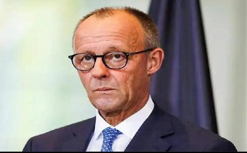 德国总理默茨在波兰突然放出重磅表态，直面二战历史罪责，这一招直接让日本的高市早苗