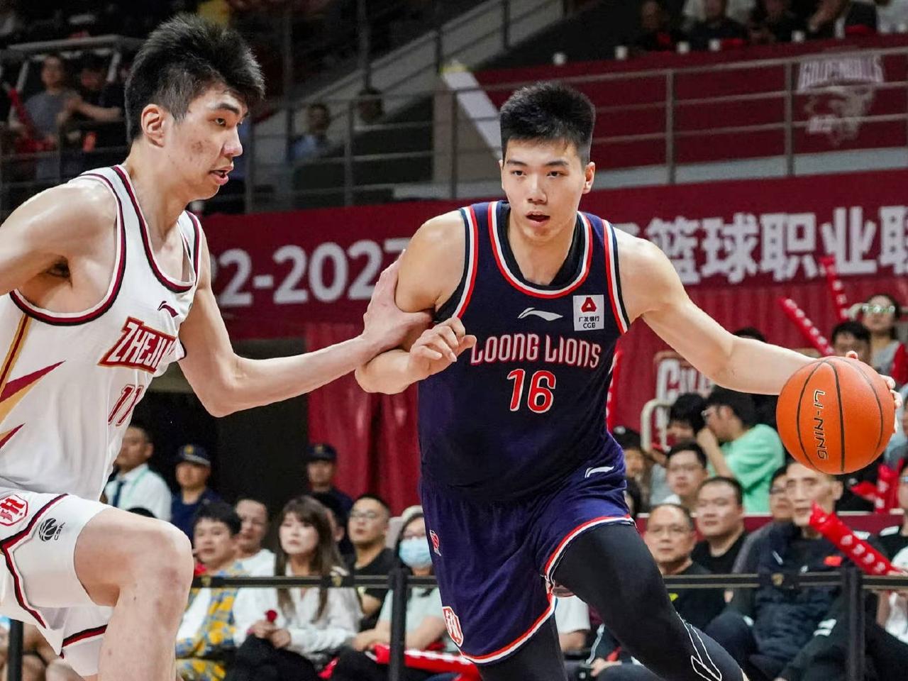 CBA最新消息：据直播吧报道，此前提出离队、进行调整的广东男篮内线焦泊乔，已经回