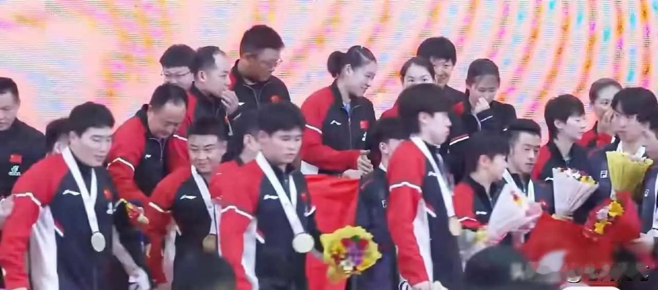 陈颢桦不仅对阵头哥时，在世一头哥身上拼命地拿下了一局，作为名不见经传的小将陈颢桦
