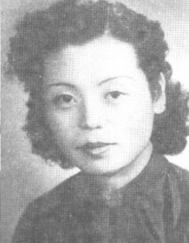 1970年，陈独秀58岁的女儿陈子美身绑5个空油桶，带着小儿子偷渡香港