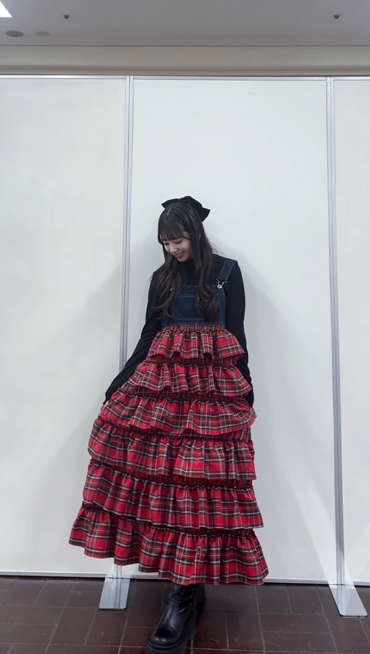 下田衣珠季「そういえば最近靴下履くのがめんどくさくてピンヒールのパンプス履いてる