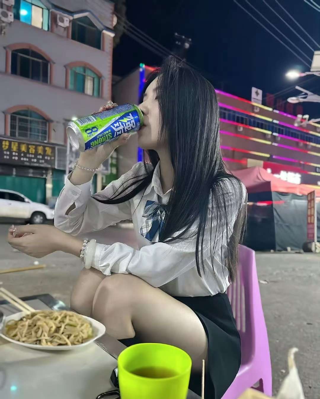 只要是和你在一起，路边的炒面也很好吃