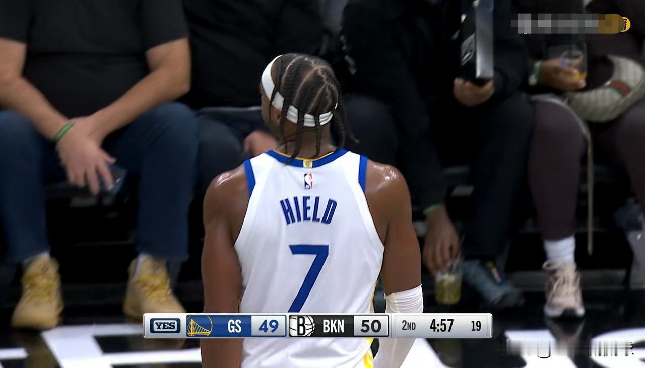 勇士神射手希尔德终于活过来了！在今天勇士客场挑战篮网的比赛中，目前双方的上半场比