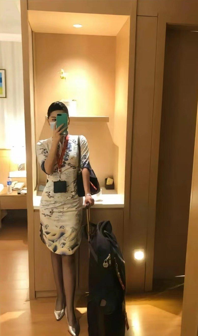 其实感觉空姐的工作也很累人，国内航段的空姐一般一次飞行任务需要执飞四段航程，那