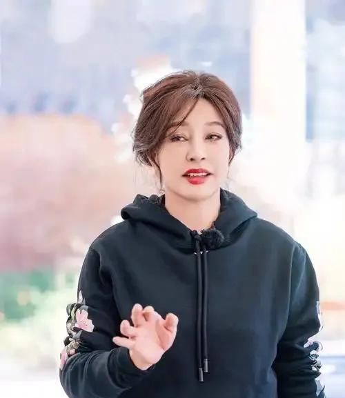 刘晓庆被曝大瓜！网友们看后纷纷评论道。都是利益惹的祸，一开始没谈好吗？这种事