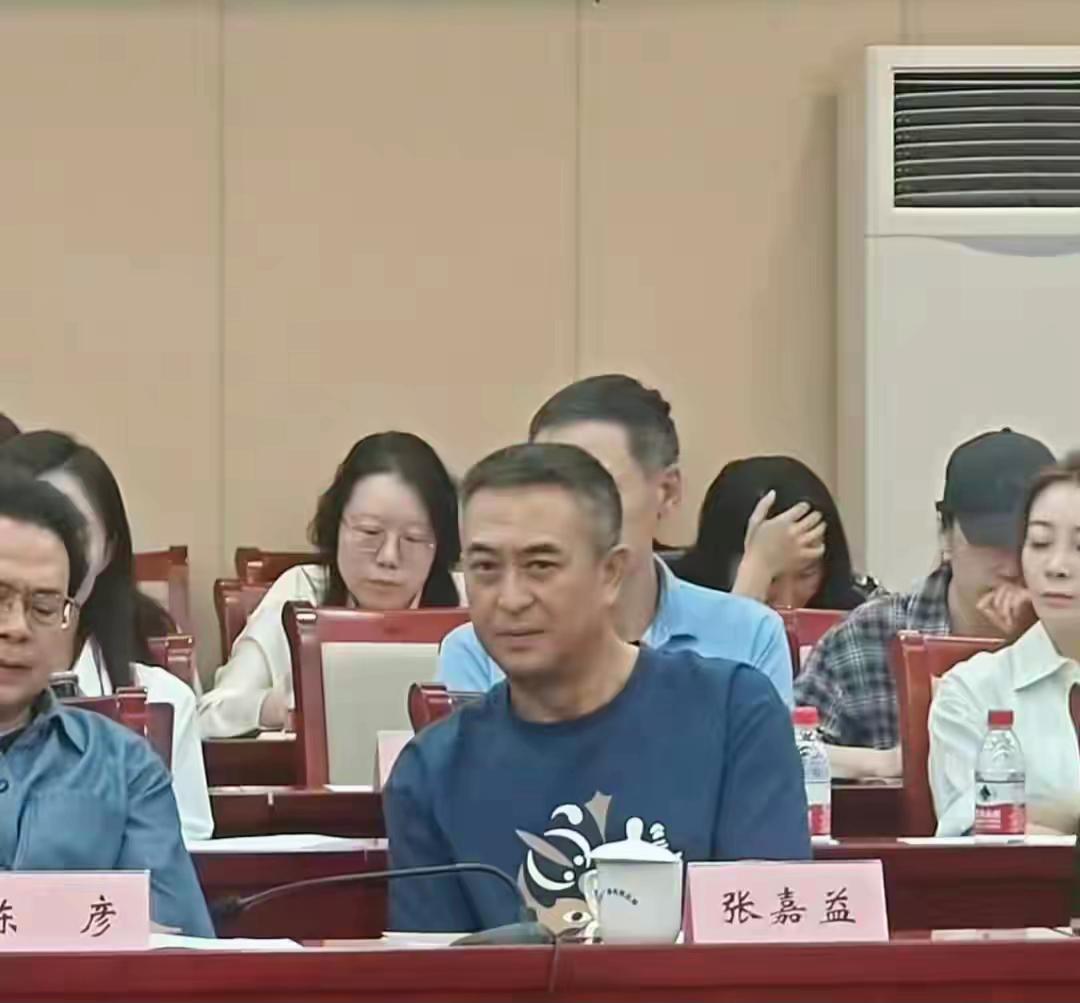 张嘉益最不该的，是拍《主角》忘了两个人。一个是好兄弟尤勇智。尤勇智原名尤勇，