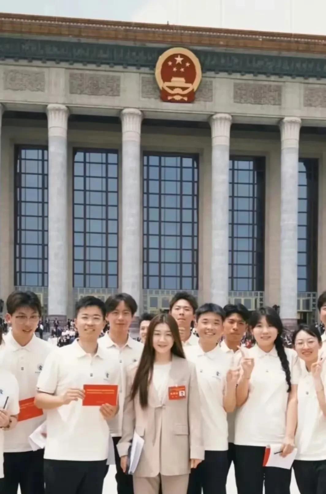 昨天忙着看孙颖莎和王楚钦了。忘了陈梦和马龙了。他们两个又悄悄干了一件大事。