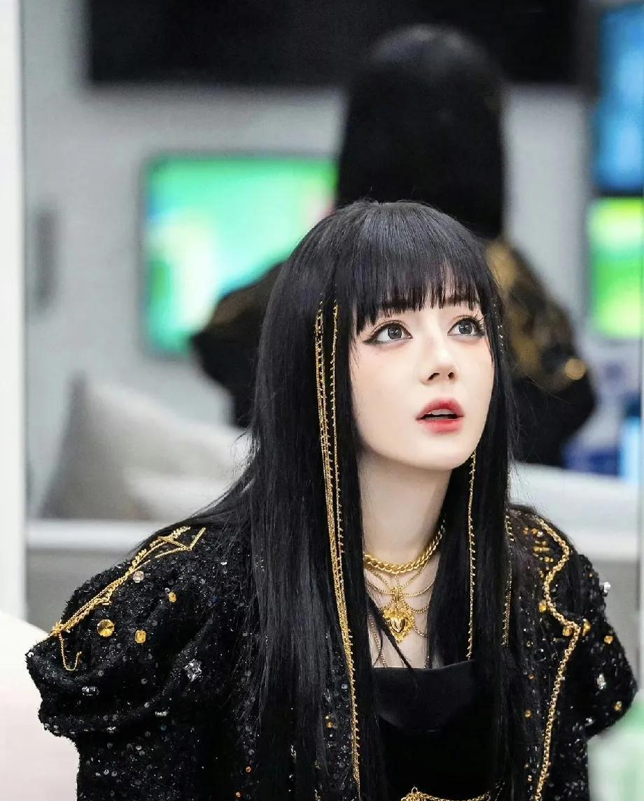 #迪丽热巴#这个黑金女皇简直美艳的不可方物[爱心]甜妹和御姐完美结合[爱心]