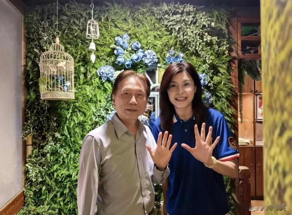 桃园这出“蓝营内斗戏”太有意思了！张善政一句“你是当然人选”把郝龙斌捧得喜笑颜开