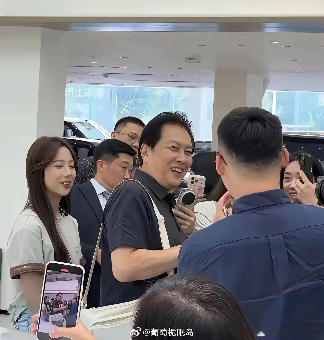 唐国强真的太不对劲了他都已经74岁了，难道没人告诉他，他长得很抗老吗？
