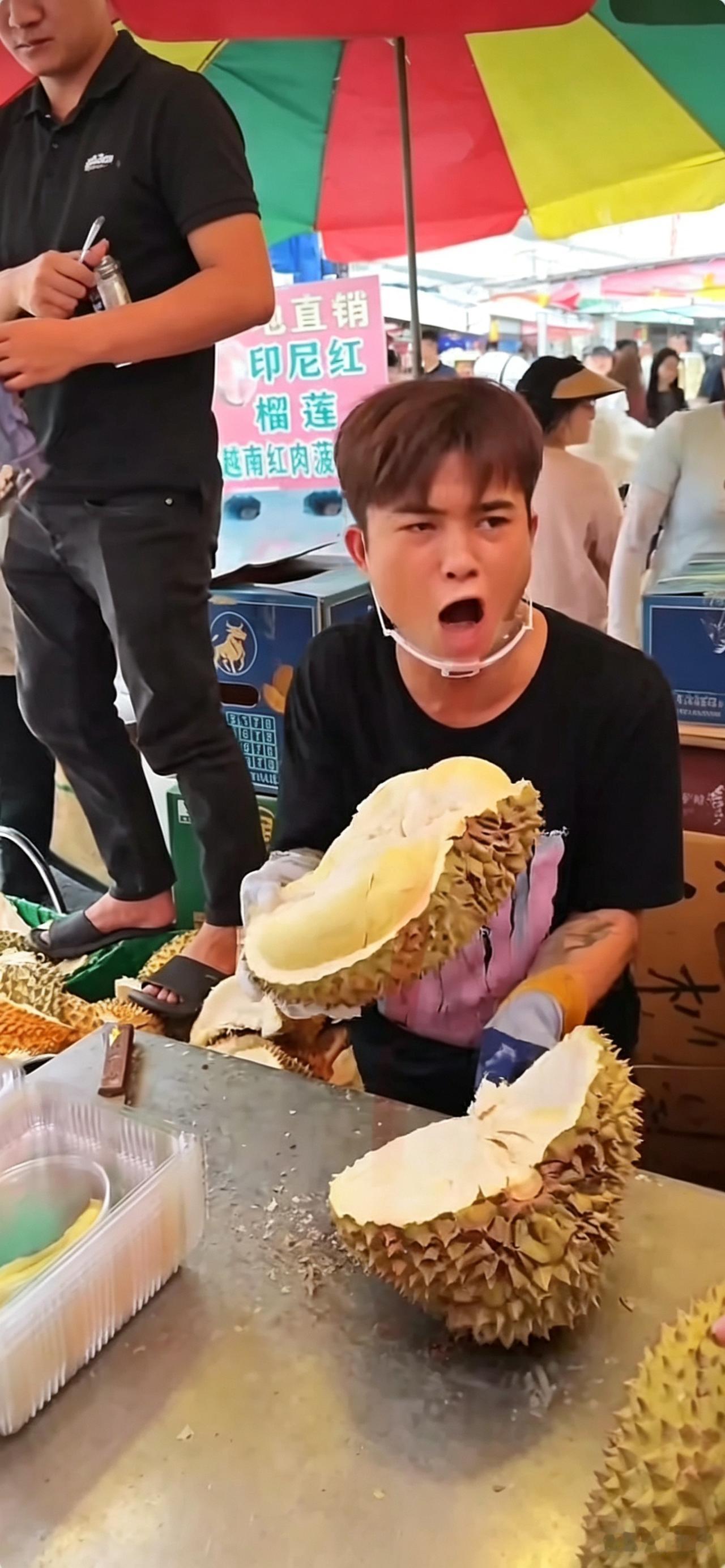 来南宁旅行，一定要体验超有仪式感的开榴莲！很多人来南宁旅游，打卡过青秀山、逛