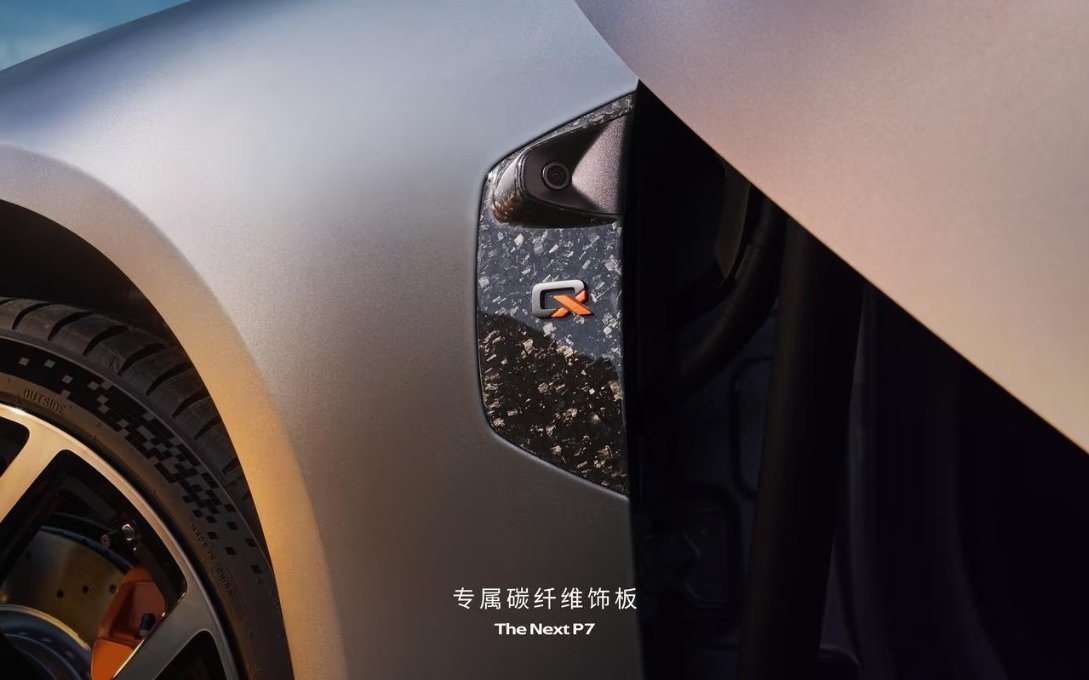 你别说，加点碳纤维装饰，小气质“嗷”一下就上了。​​​