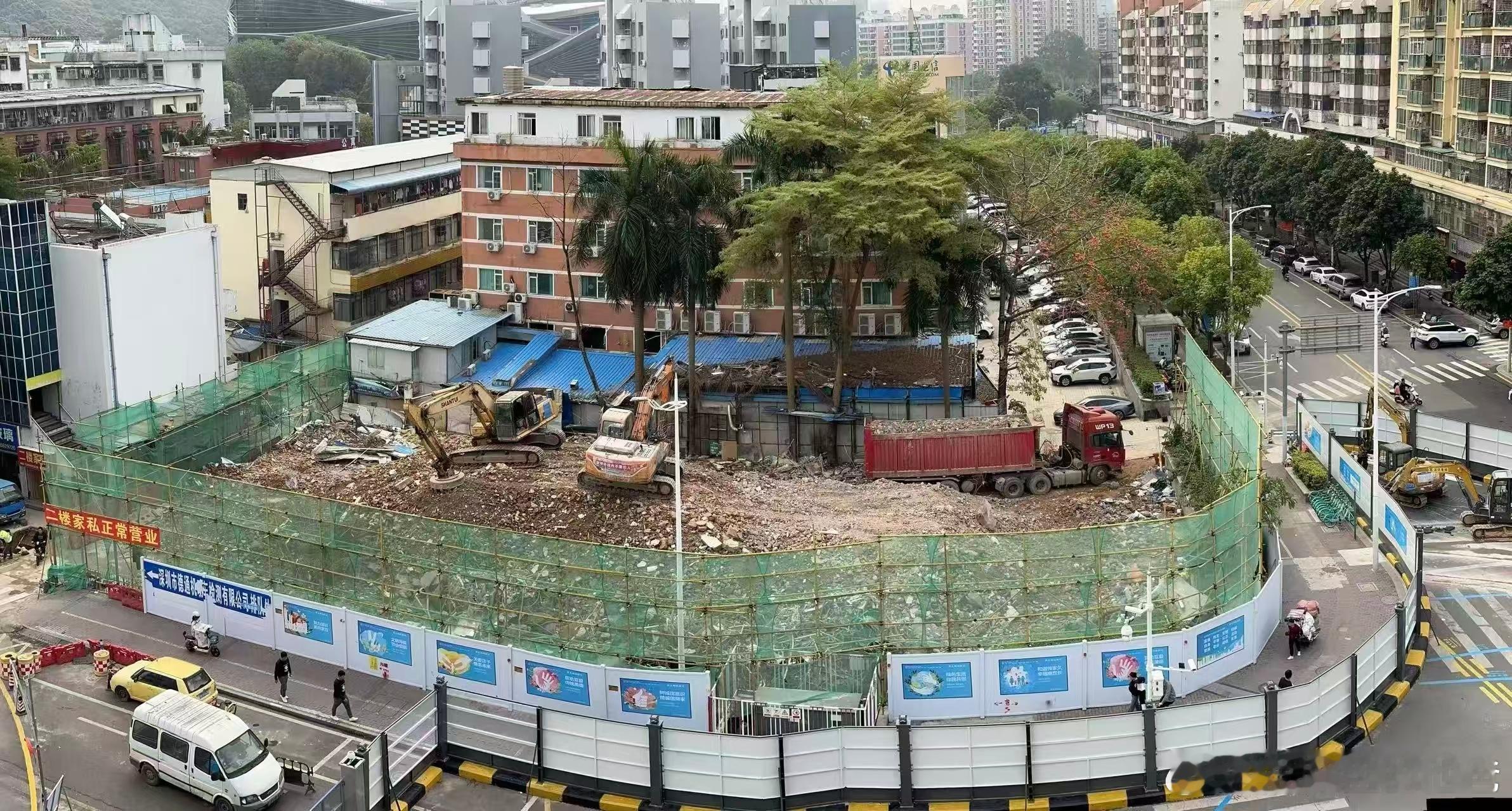 12月18日，在深圳市轨道交通27号线土地整备项目——南山区西丽福光楼房票交接仪