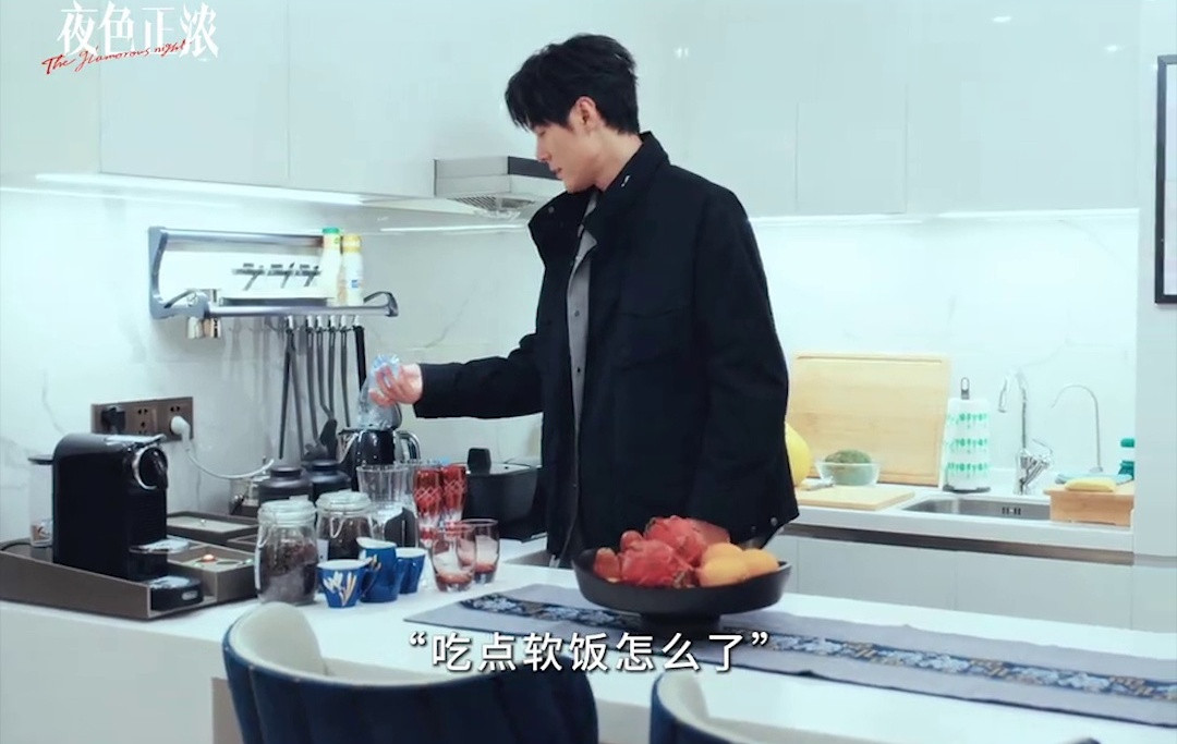 董越玩转'以退为进'：夜色中的战术精髓