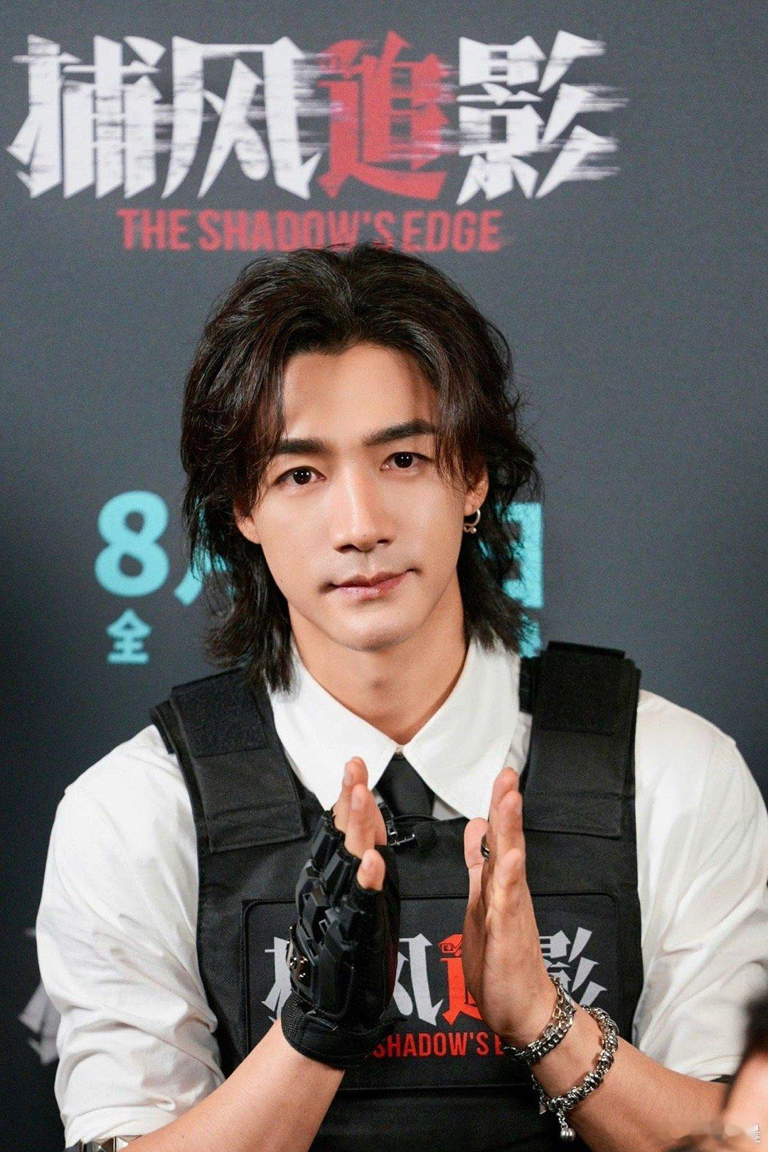 合成大此沙此沙这张脸就是为银幕而生的！《捕风追影》里的他帅得让人移不开眼，每个