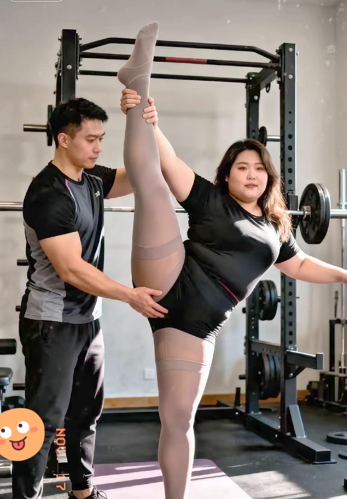 瑜伽馆里的“贴身指导”，到底是健身还是越线？昨天推开瑜伽馆门的那一刻，我