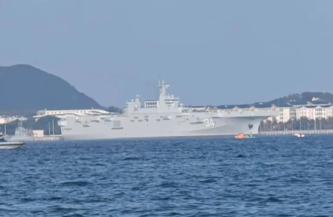中国海军075型两栖攻击舰4号舰已经刷号了，舷号34，可能在最近这段时间内就会服