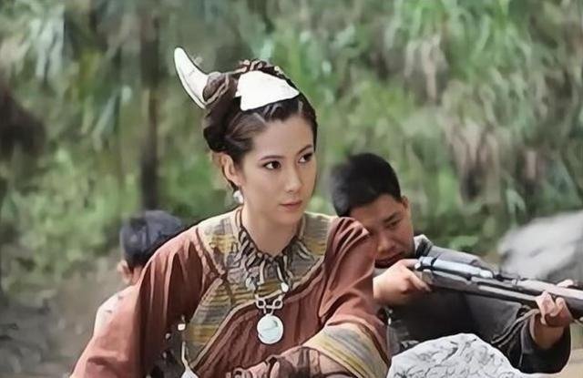 “杀5个鬼子，就能跟我睡一次。”1943年，湘西一美女被5名日军糟蹋，愤然开出一