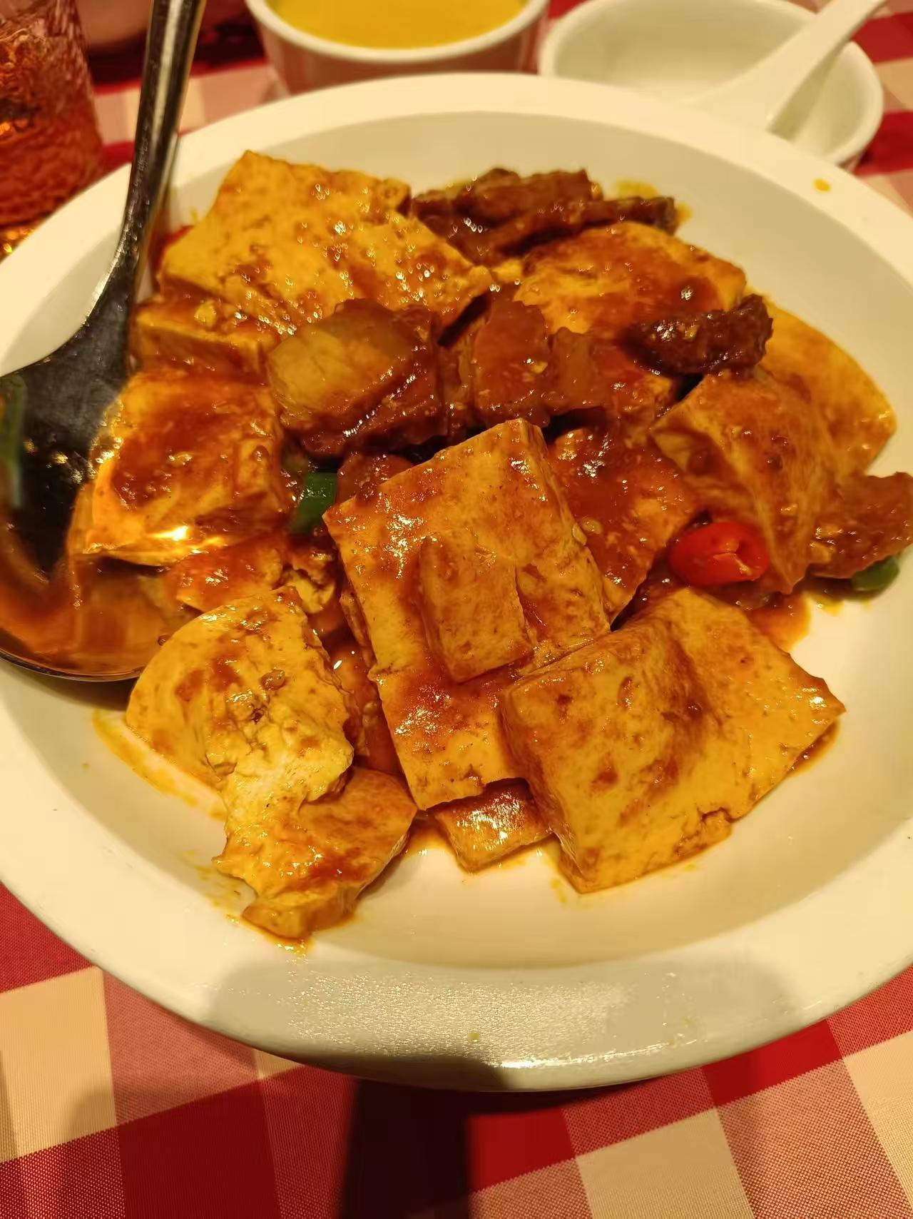 今天去西贝吃饭，真的是感慨万千啊！一个炒鸡蛋，都卖38。厉害！应该把炒鸡蛋定价1